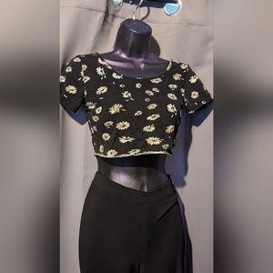 Daisy Print Neff Crop Top